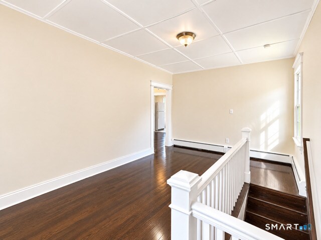 Building Photo - 302 Lakeview Ave