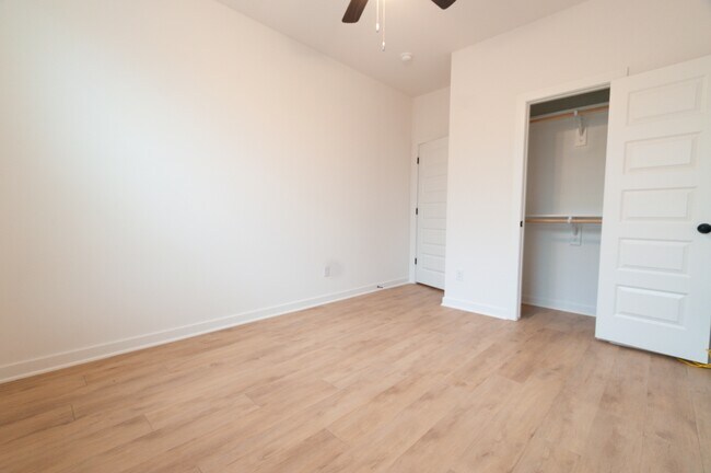 Building Photo - 453 W Gosling Isle