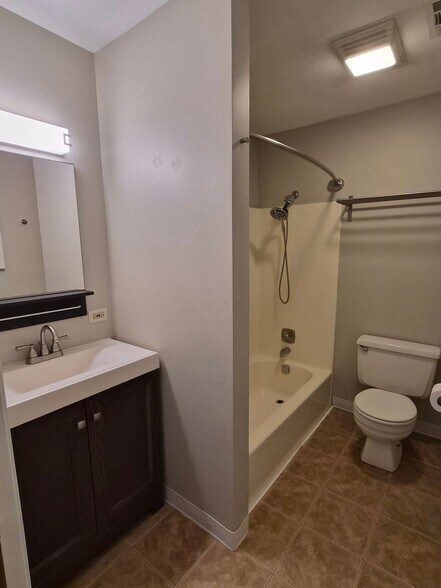 Building Photo - 1482 Stonebridge Cir