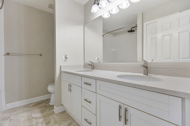 Building Photo - 609 Esla Ct