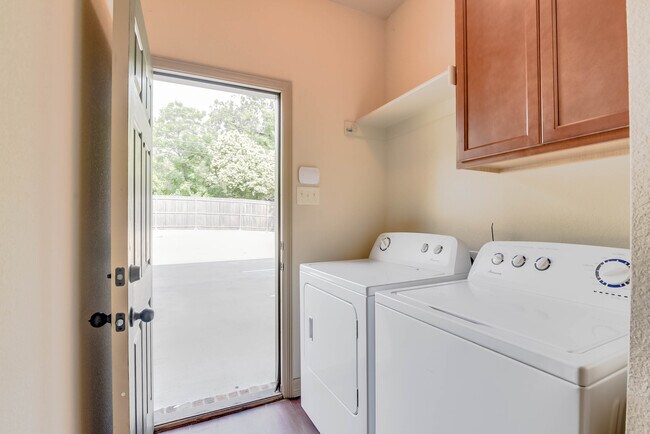 Building Photo - 2724 Forest Park Blvd