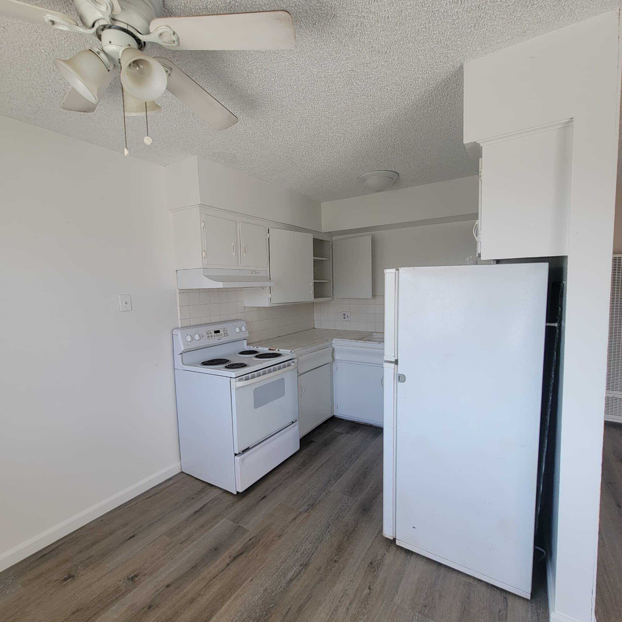 Building Photo - 1311 E San Bruno Ave