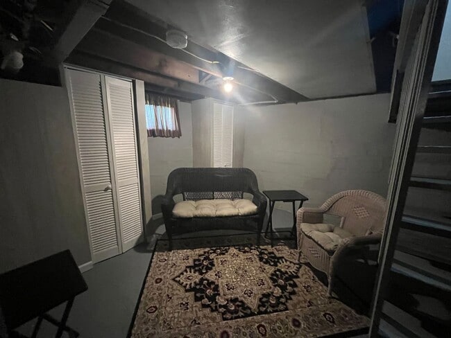 Building Photo - Two Bedroom in East Alton