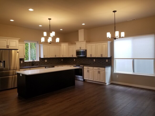 Building Photo - West Valley 3 bedroom 3 Car Garage Custom ...