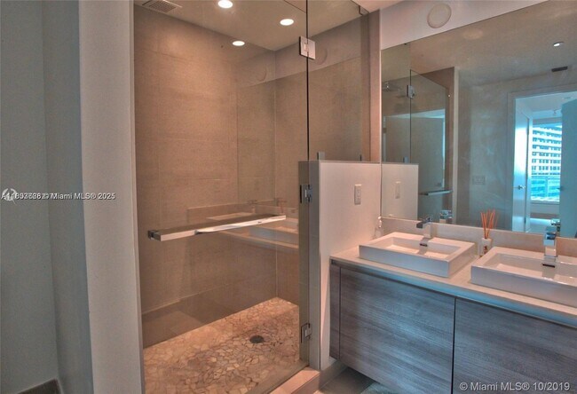 Building Photo - 1080 Brickell Ave