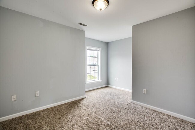 Building Photo - 43 Carlsbad Dr