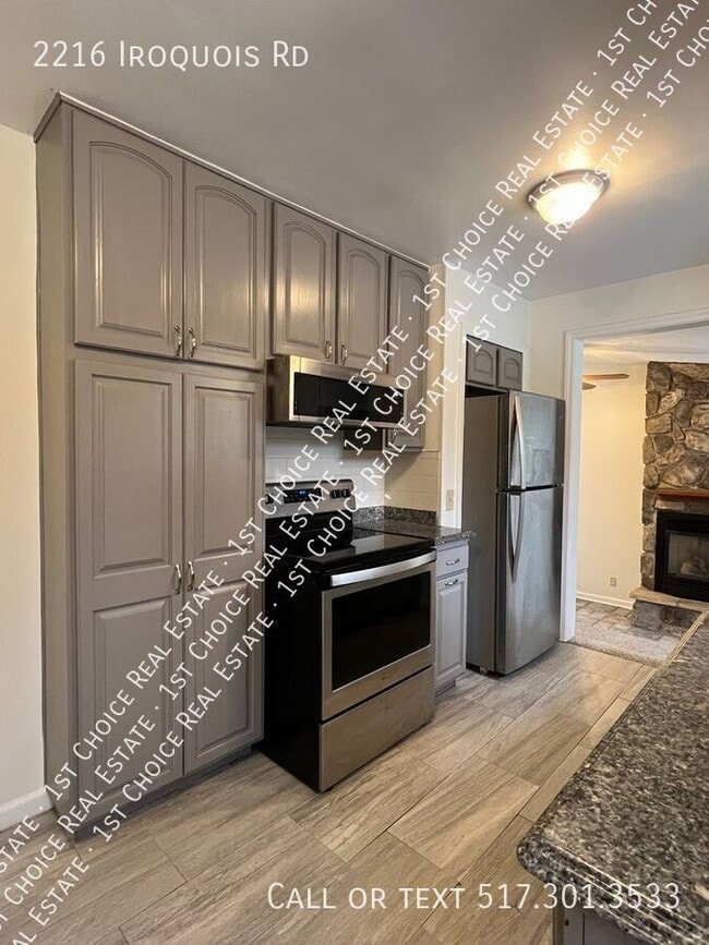 Building Photo - 2216 Iroquois Rd