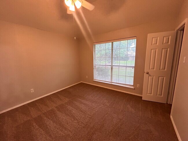 Building Photo - 6104 Oldham Dr