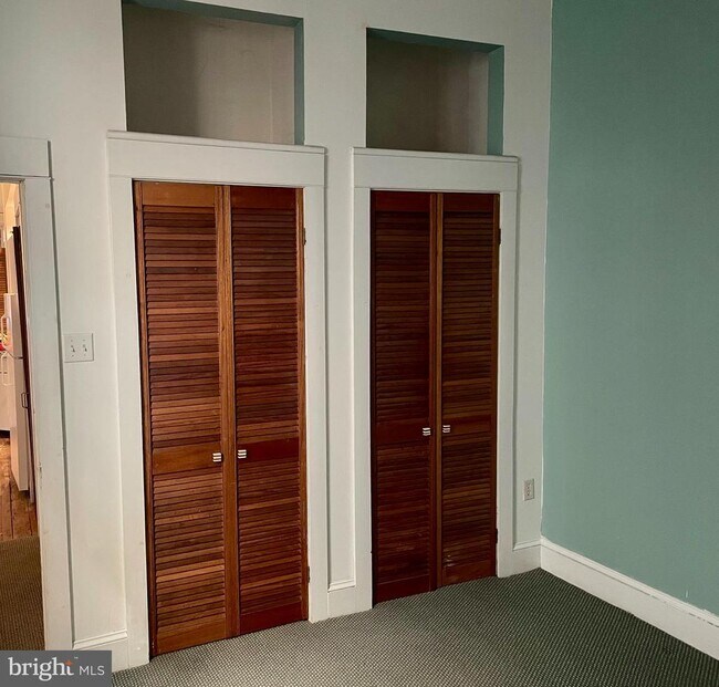 Building Photo - 826 N Woodstock St