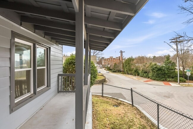 Building Photo - Available Now: Durham Single Family Home
