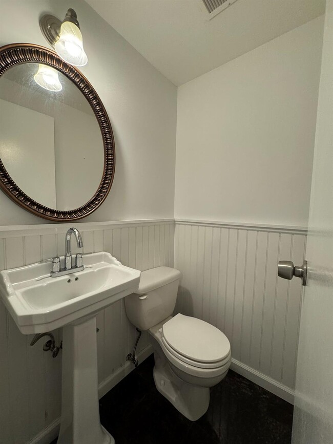 Building Photo - 233 Sagamore Hills Dr