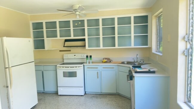 Building Photo - 3 Bedroom - Single Family Home