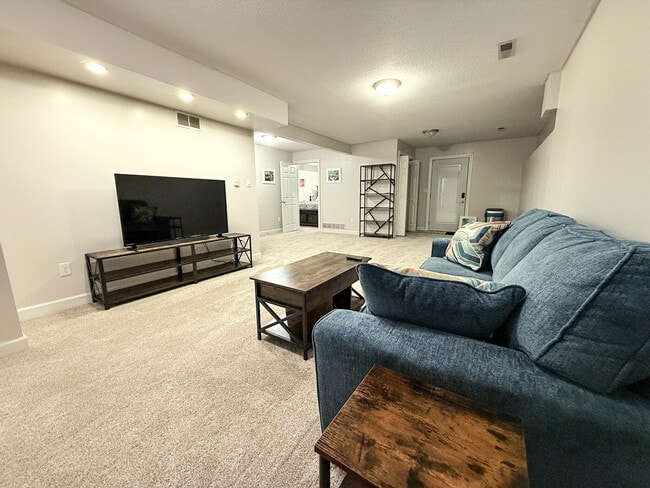 Building Photo - 1702 Garrison Pl