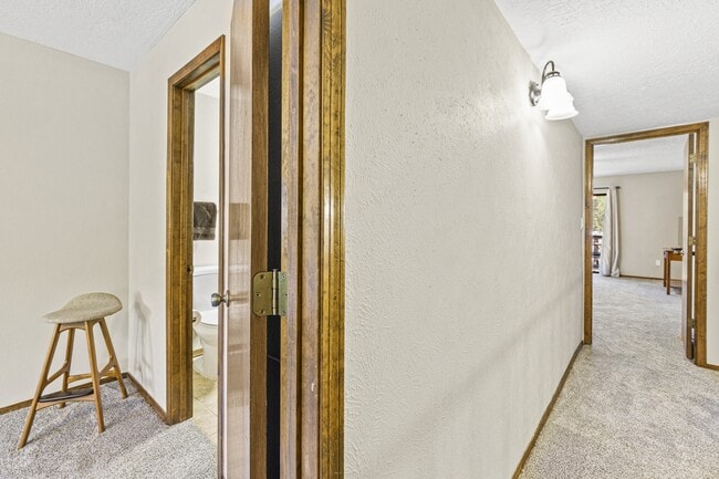 Building Photo - 214 Metz Dr