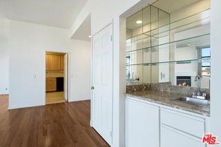 Building Photo - 11636 Montana Ave