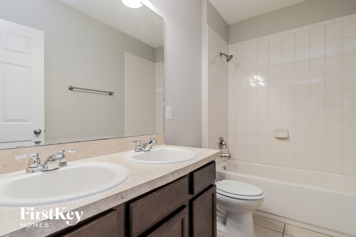 Building Photo - 4796 Rockvale Dr