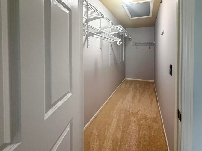 Building Photo - 2820 Barclay Wy