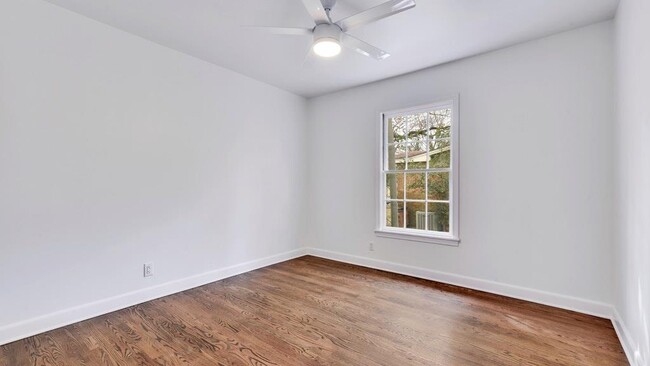 Building Photo - 2801 Perry Ln