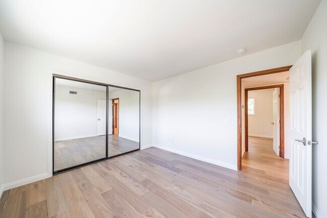 Building Photo - Beautifully Renovated Woodland Hills Home