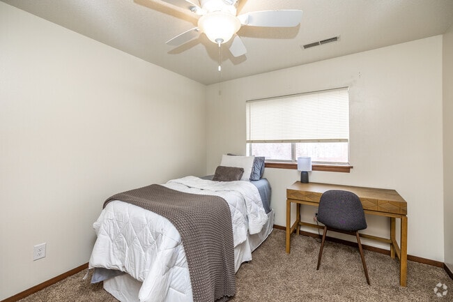 2BR, 2BA - 720 SF - Forum at Lincoln