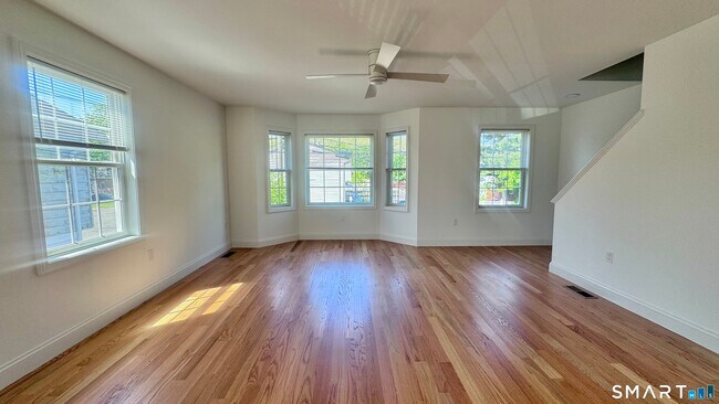 Building Photo - 44 Mettler St