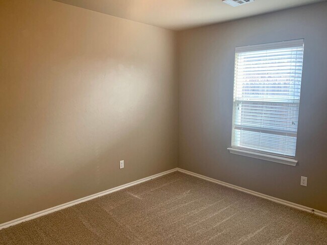 Building Photo - 2712 Demotte Dr