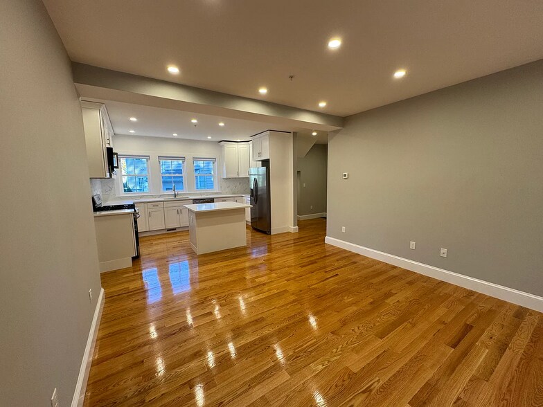 Building Photo - 86 Orchard St