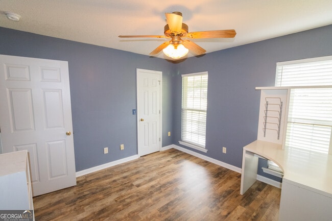 Building Photo - 1802 N Leah Ln