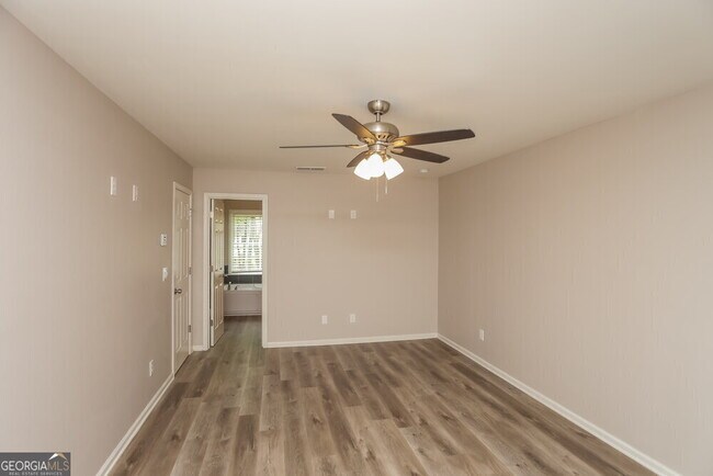 Building Photo - 1183 Crestbrook Dr