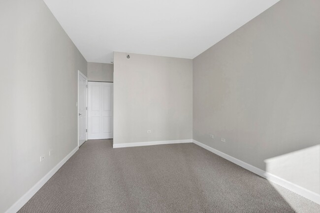 Building Photo - 1250 S Michigan Ave