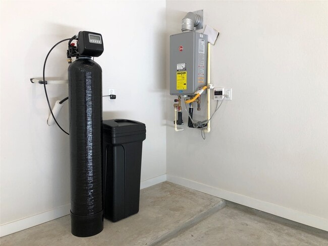 Building Photo - 7310 Camden Crestwood Way