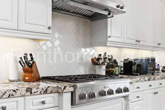 Building Photo - 6705 Elegante Wy