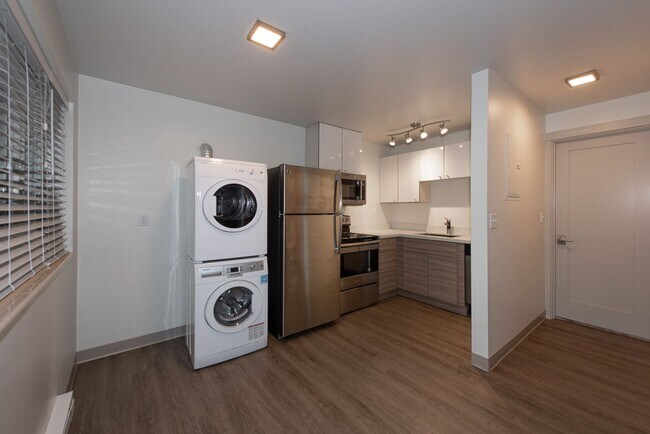 Building Photo - Spacious 1Bed/1Bath Ground Floor Apartment...