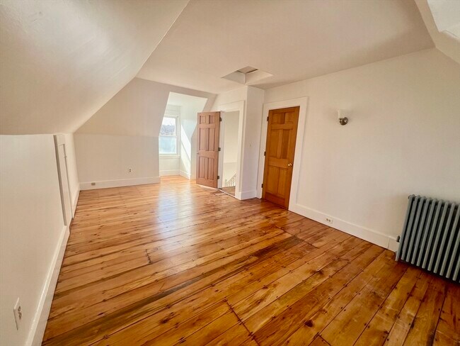 Building Photo - 50 Pond St