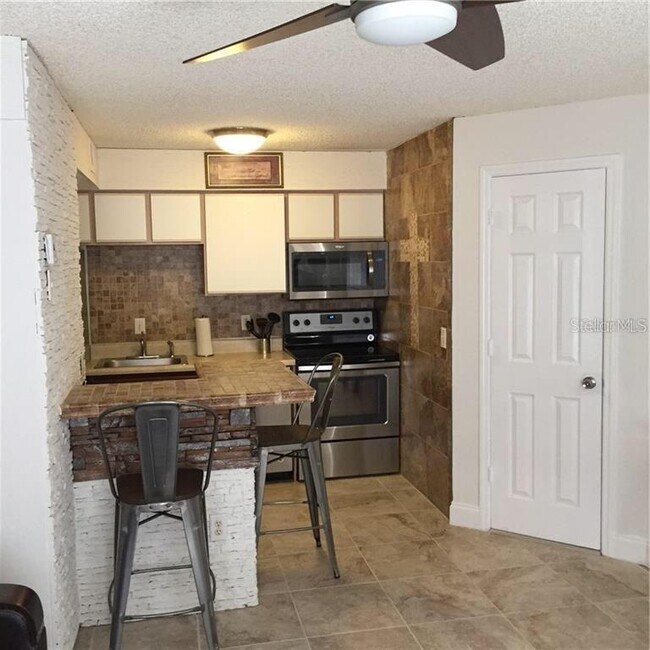 Building Photo - 2218 Grand Cayman Ct