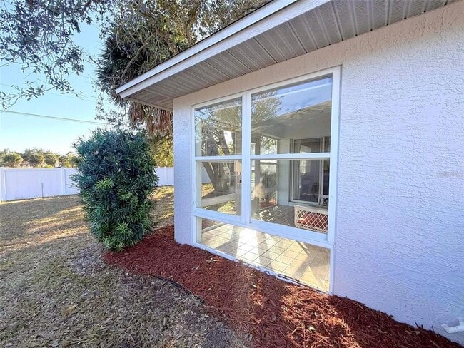 Building Photo - 504 Rose Apple Cir