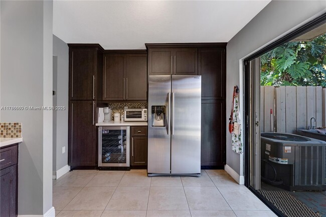 Building Photo - 10087 SW 77th Ct