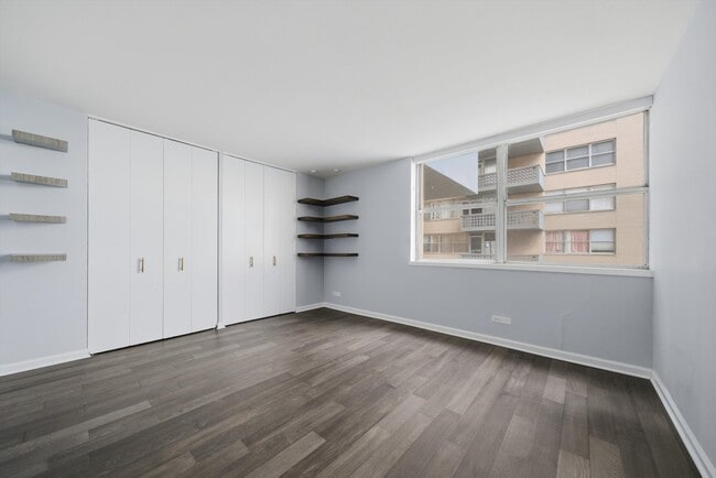 Building Photo - 6301 N Sheridan Rd