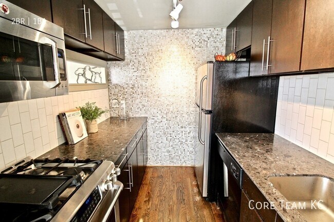 Building Photo - 1020 W 44th St