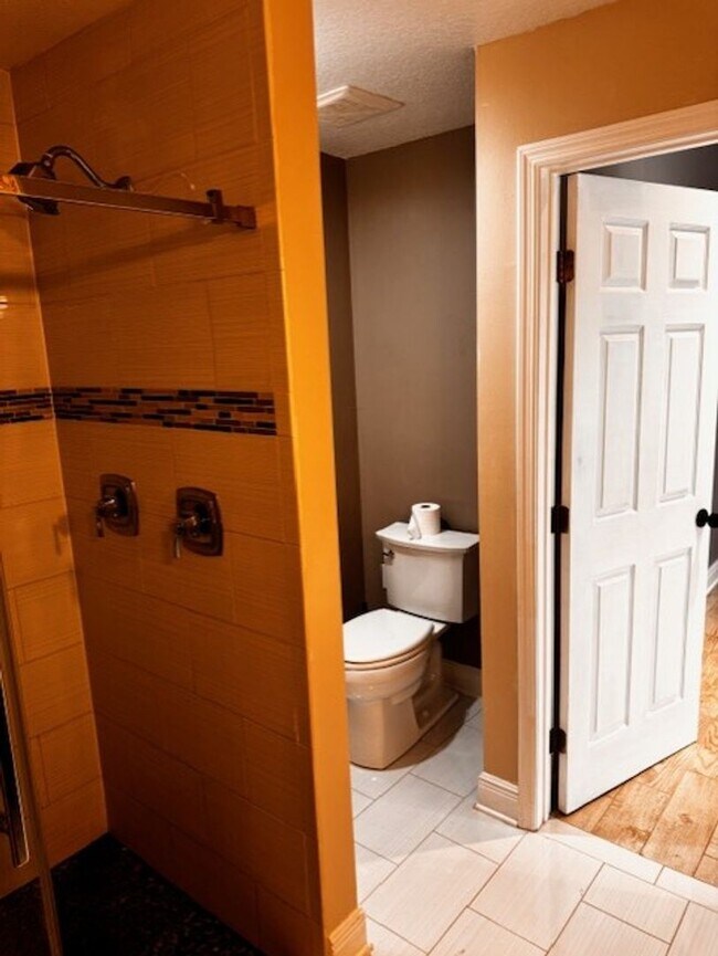 Building Photo - Available Now! Absolutely gorgeous 3 bedro...