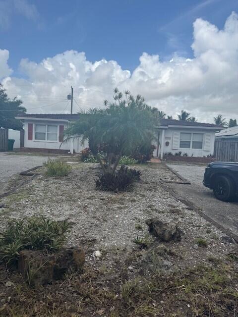 Building Photo - 13793 Oleander Ave