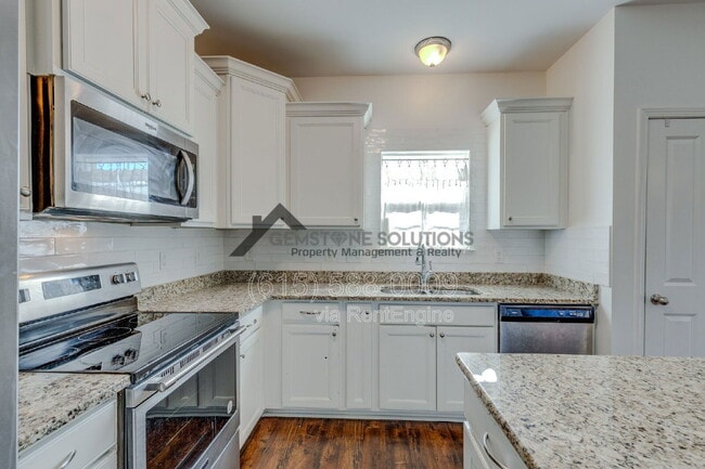 Building Photo - 304 Oldbury Ln