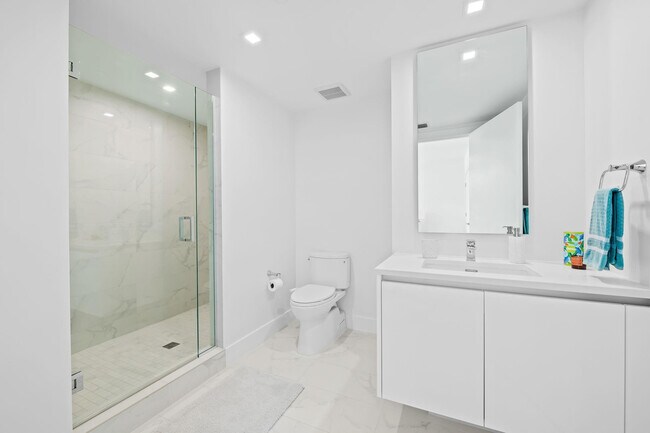 Building Photo - 730 N Ocean Blvd