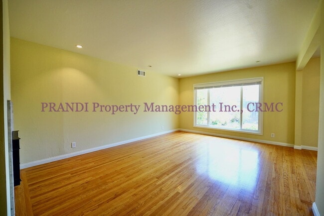 Building Photo - Lovely 3 Bedroom Mariner Cove House Coming...