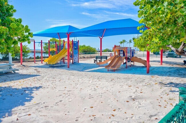 Building Photo - 136 Sable Palm Ln