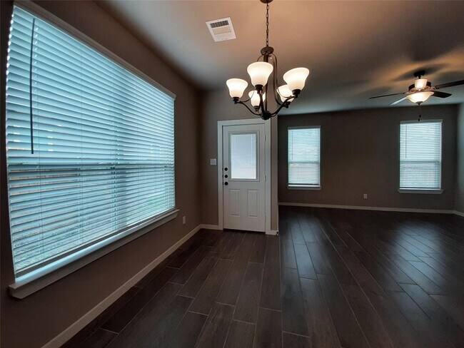 Building Photo - 118 Wickersham St