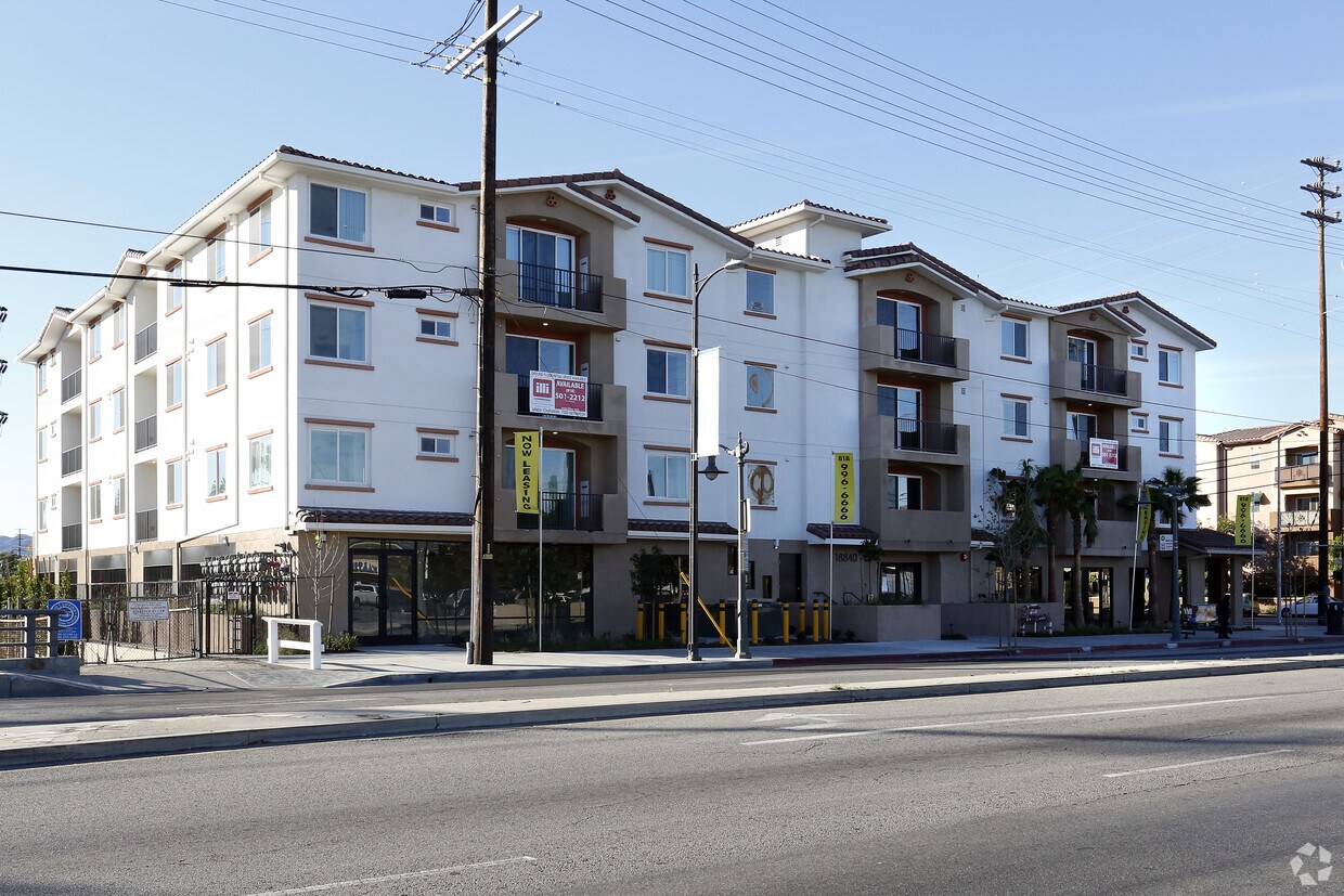 Sherman Way Luxury Apartment Homes Reseda Ca Apartment Finder