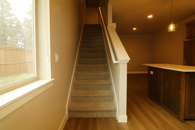 Building Photo - Adorable 2x2 with easy access to the river trails, and all utilities included!