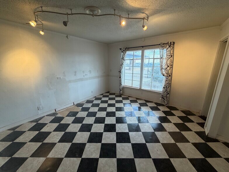 Building Photo - 3408 Upland Ave