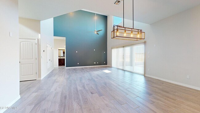 Building Photo - 500 La Entrada Cir